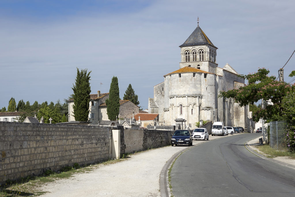 Eglise Saint Pierre à Chaniers (17)