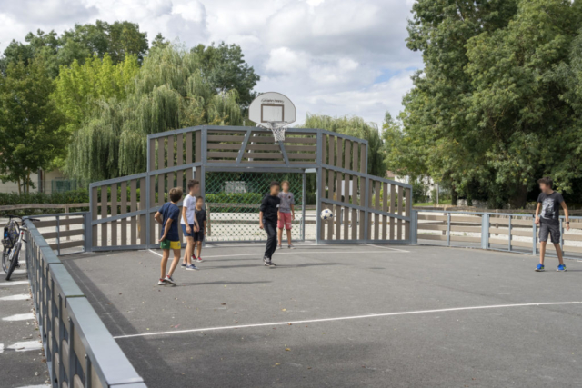 Terrain de basket - foot à Chaniers (17)