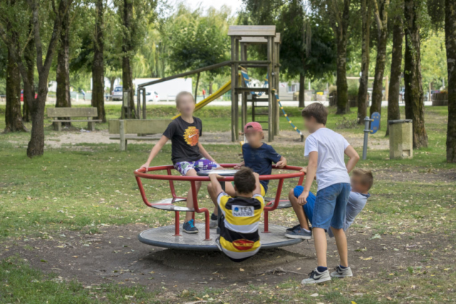 Terrain de jeux pour enfants à Chaniers (17)