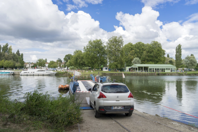 Bac de Chaniers (17) - traversée de la Charente