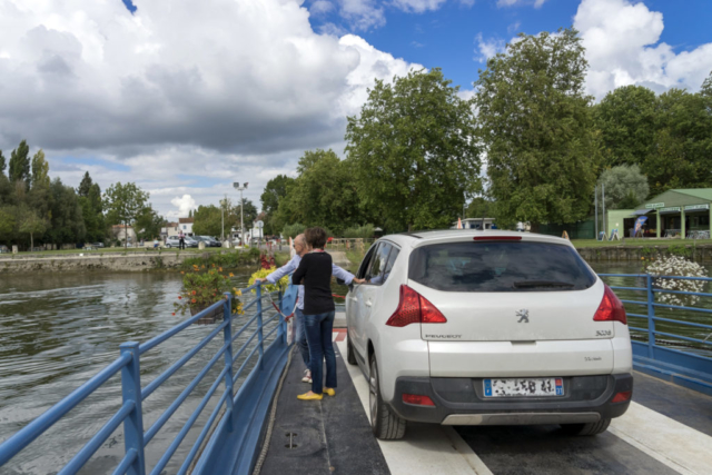 Bac de Chaniers (17) - traversée de la Charente