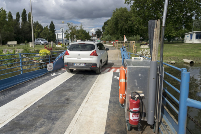 Bac de Chaniers (17) - traversée de la Charente