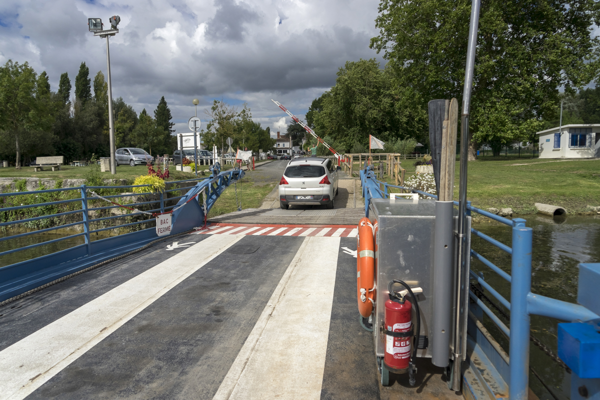 Bac de Chaniers (17) - traversée de la Charente