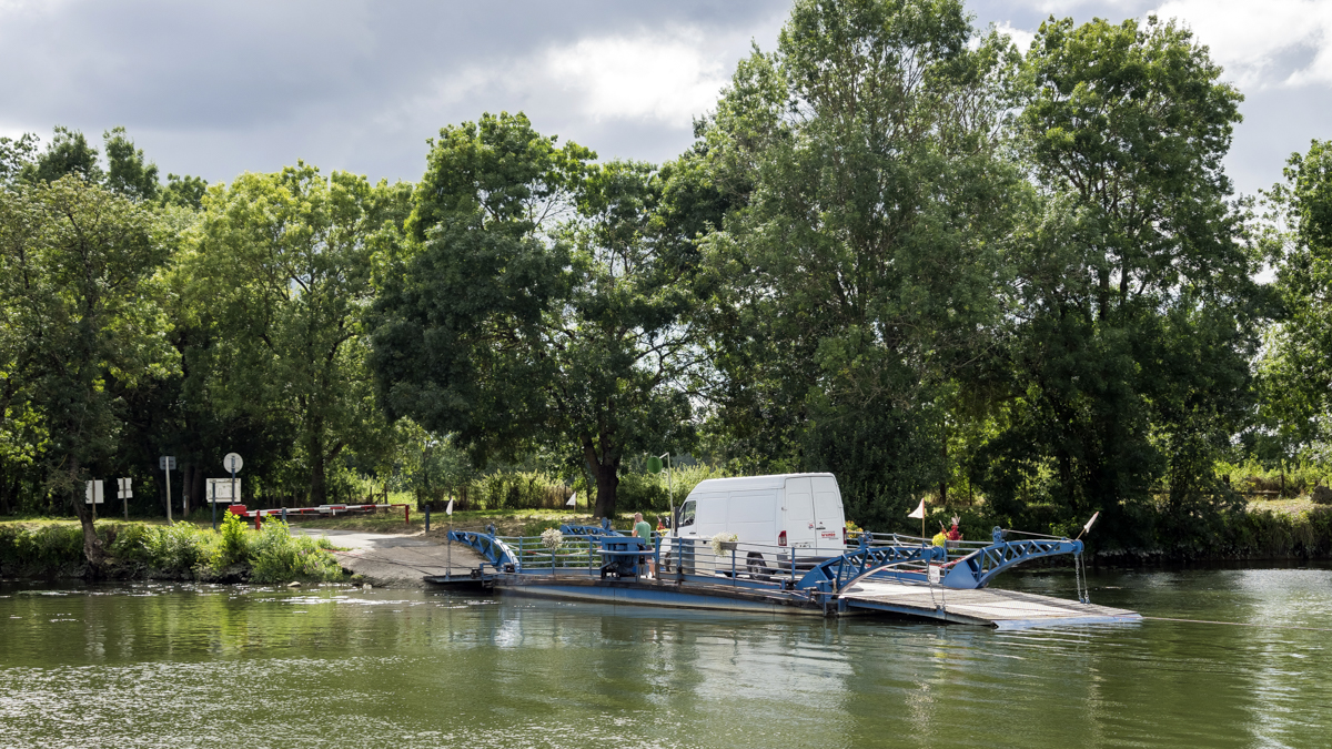 Bac de Chaniers (17) - traversée de la Charente