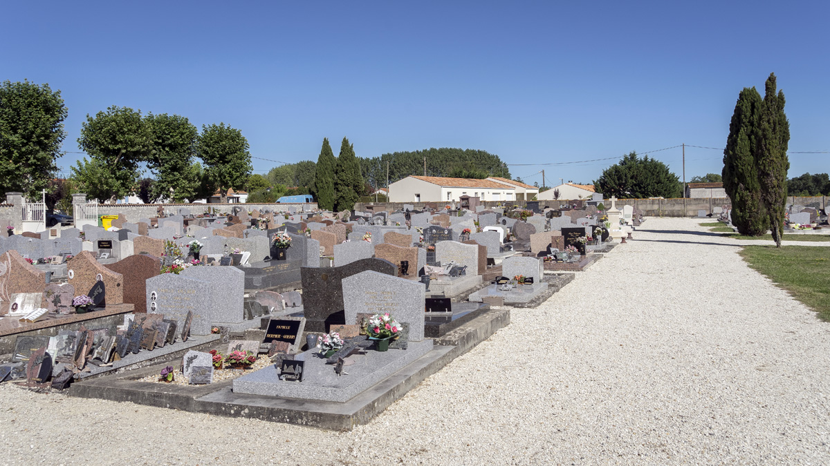 Cimetière de Chaniers (17)