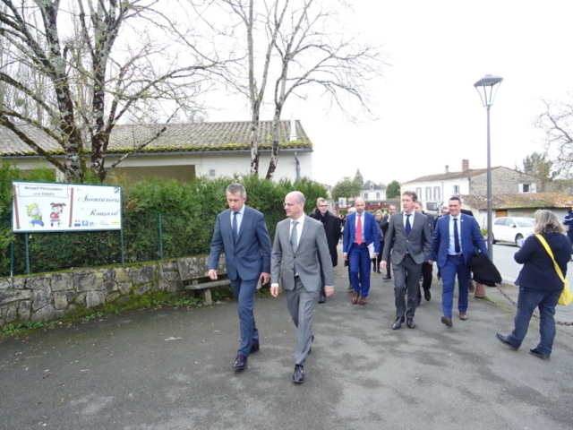 Visite du Ministre de l'Education nationale à Chaniers (17)