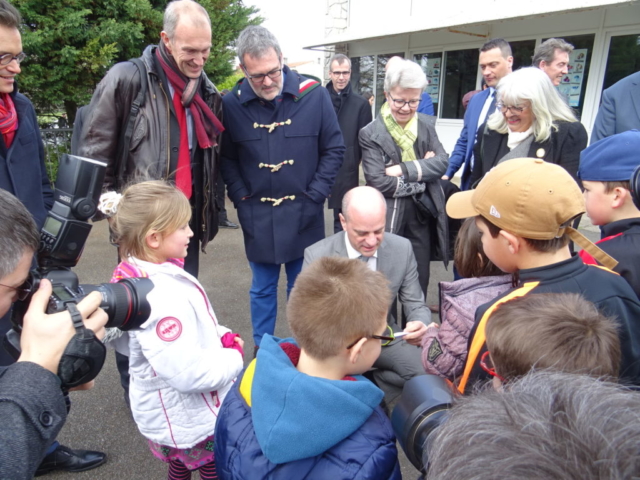 Visite du Ministre de l'Education nationale à Chaniers (17)