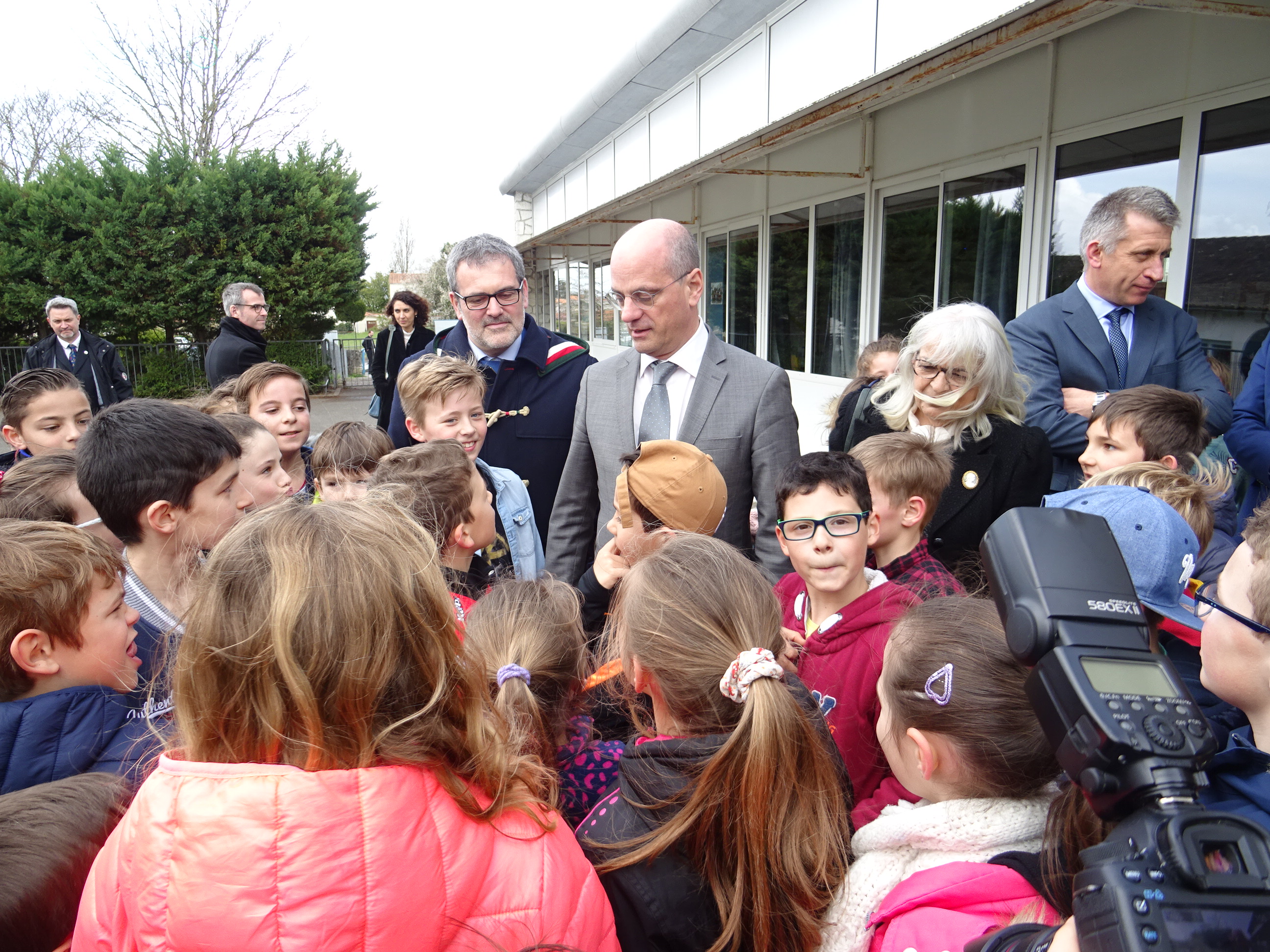 Visite du Ministre de l'Education nationale à Chaniers (17)