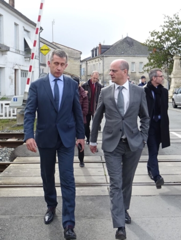 Visite du Ministre de l'Education nationale à Chaniers (17)