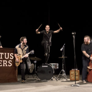 Marché fermier et concert des Cactus Riders @ Le communal